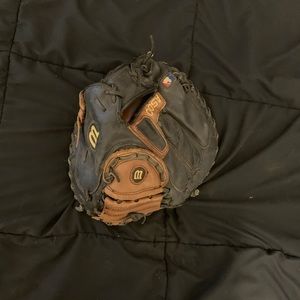 Wilson A500 baseball catcher mitt 32”